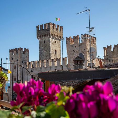 Апартаменти Sirmione4U - Domus By The Castle Екстер'єр фото