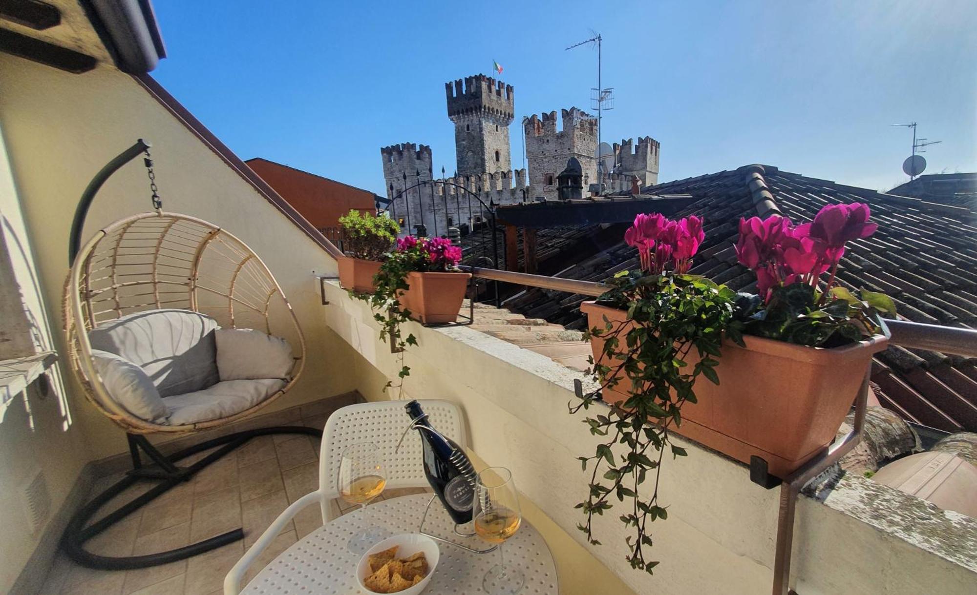 Апартаменти Sirmione4U - Domus By The Castle Екстер'єр фото