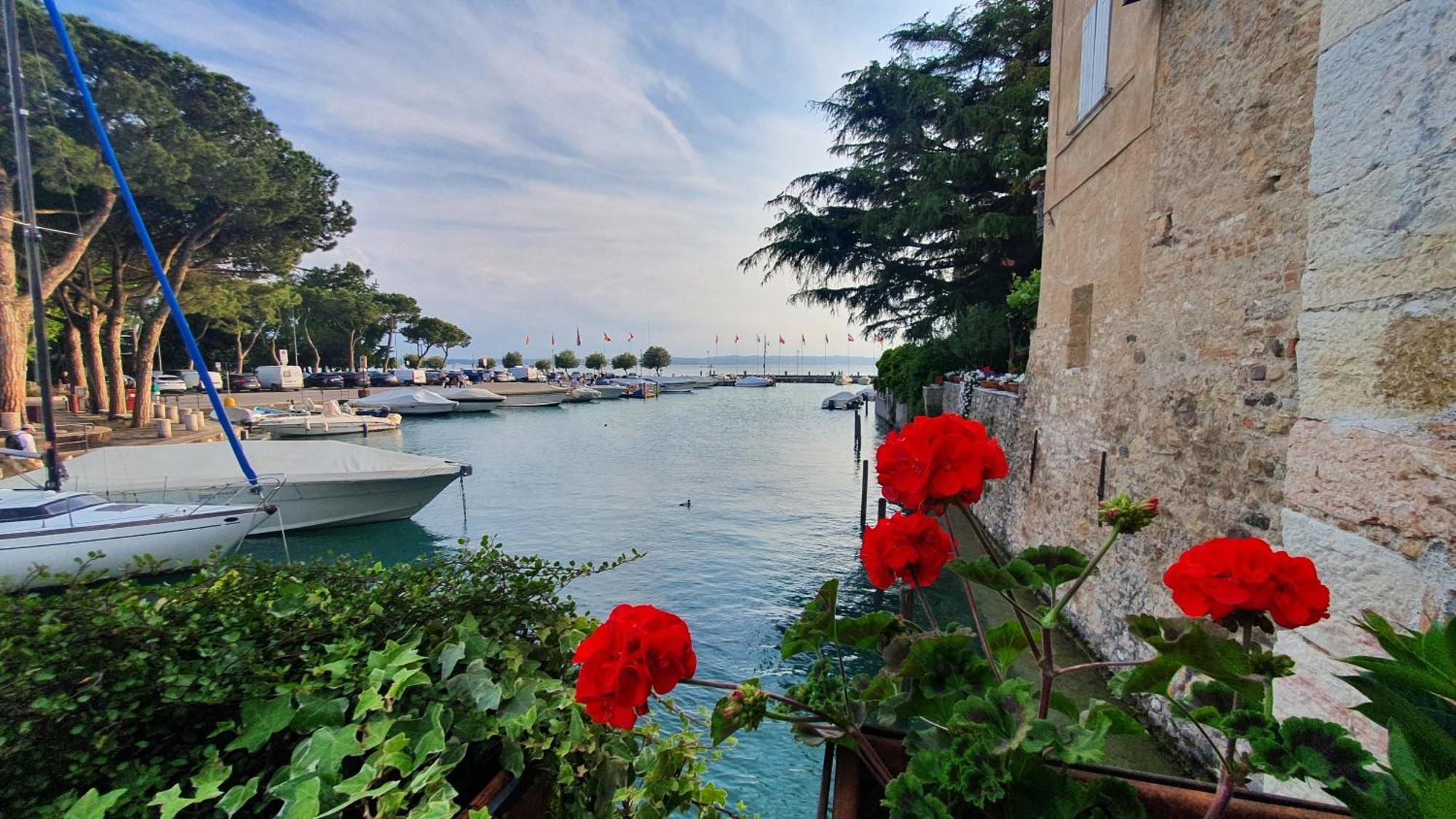 Апартаменти Sirmione4U - Domus By The Castle Екстер'єр фото