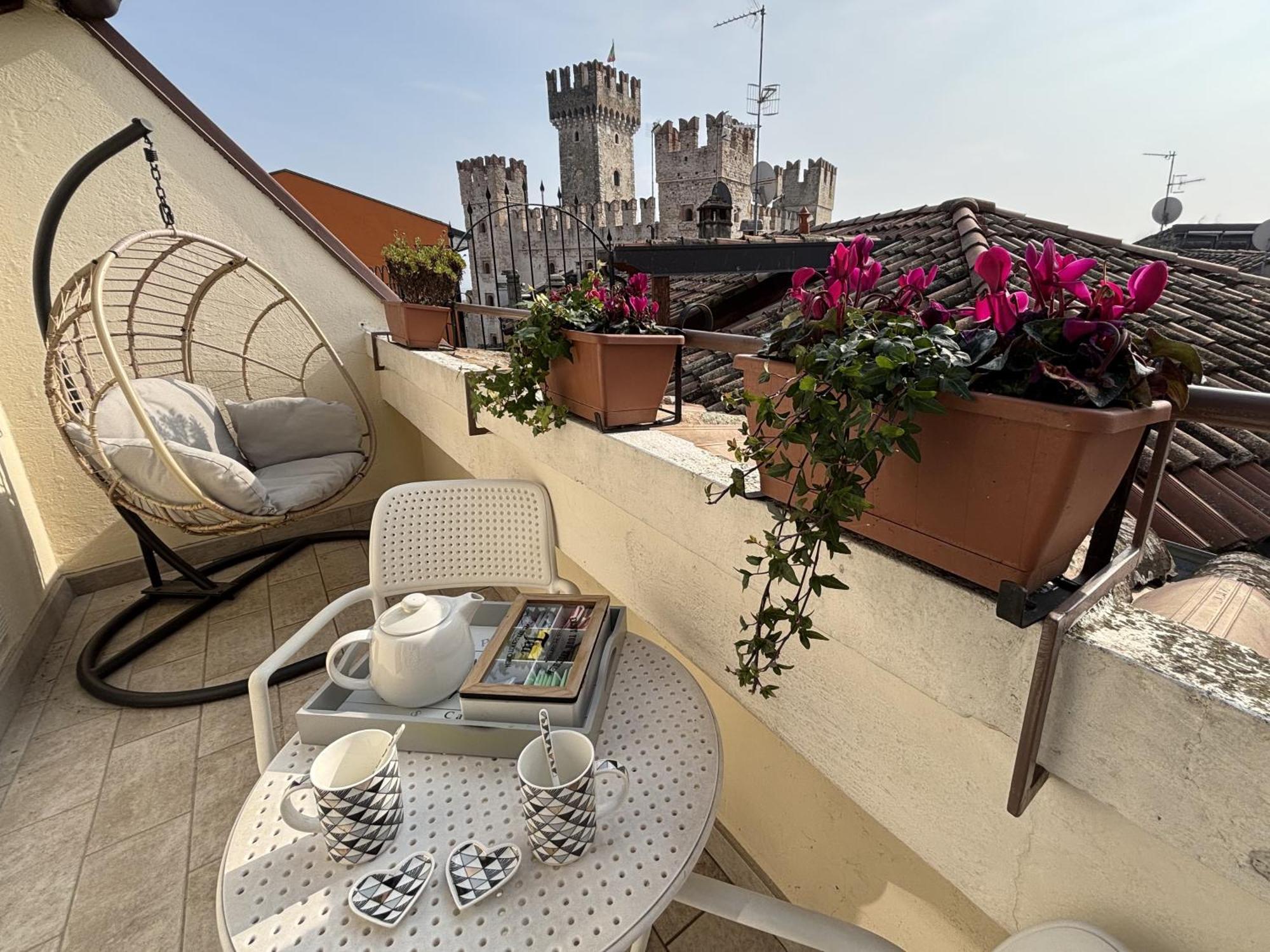 Апартаменти Sirmione4U - Domus By The Castle Екстер'єр фото
